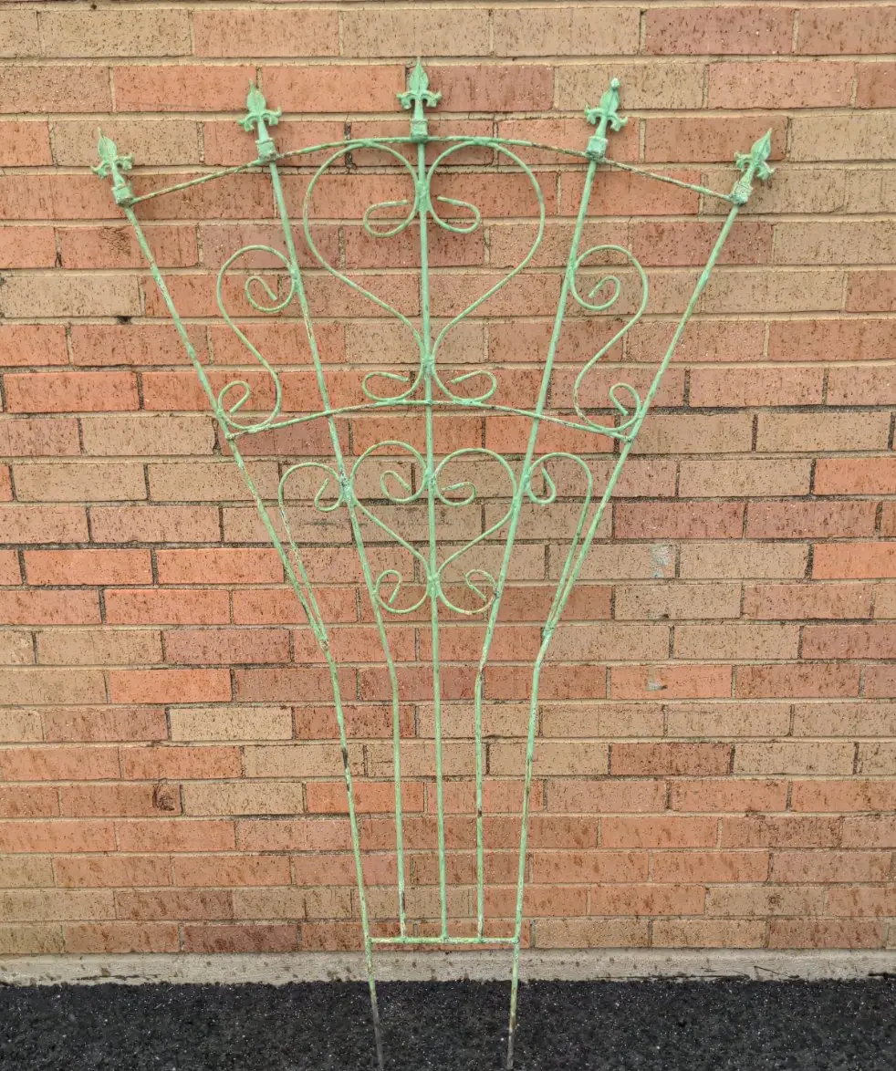 Fan-Shaped Green Iron Trellis 1