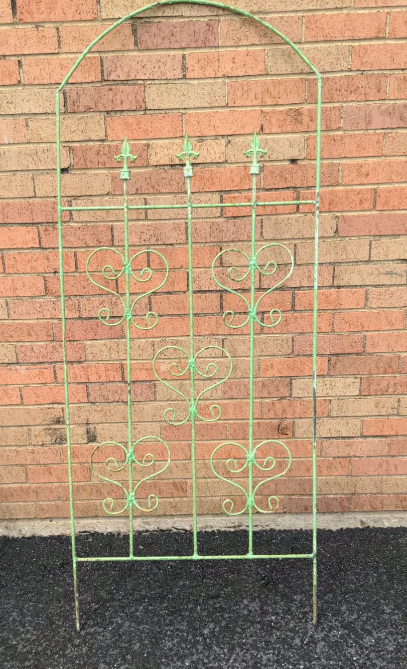 Green Iron Trellis With Arch 1