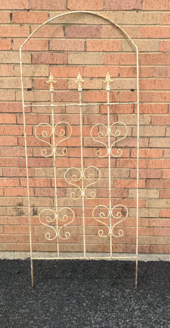 Ivory Iron Trellis With Arch 1