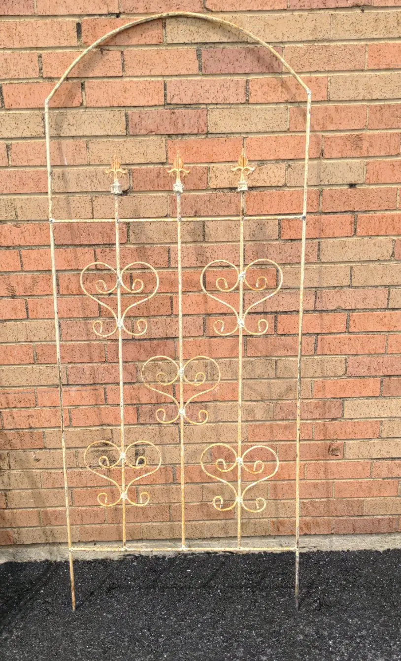 Ivory Iron Trellis With Arch 1