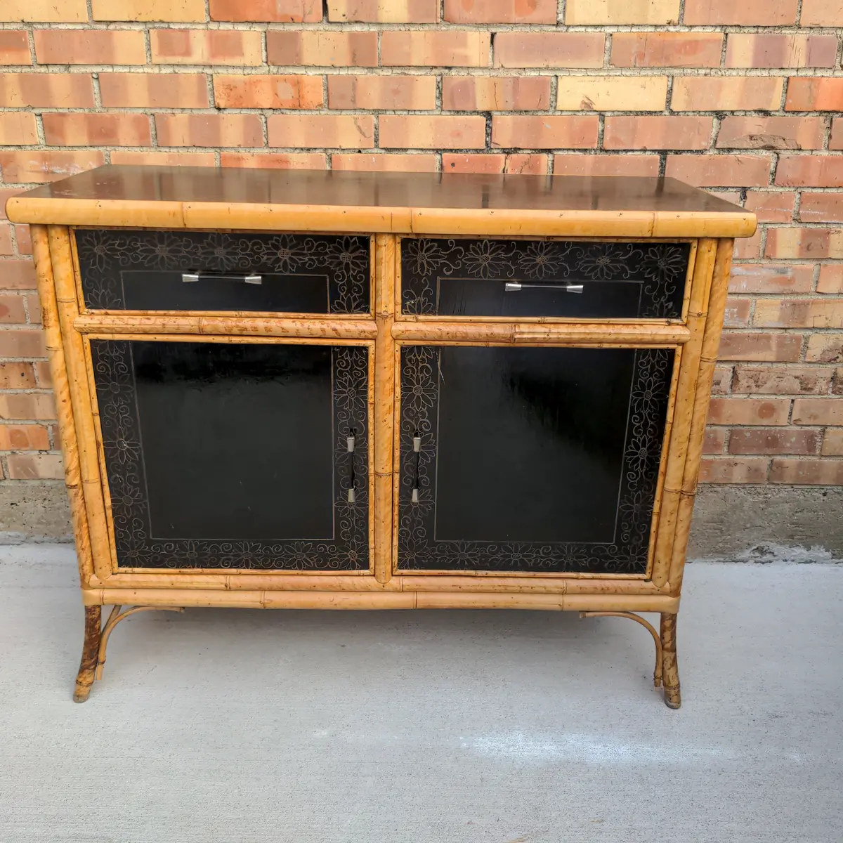 Small Bamboo And Black Server 1