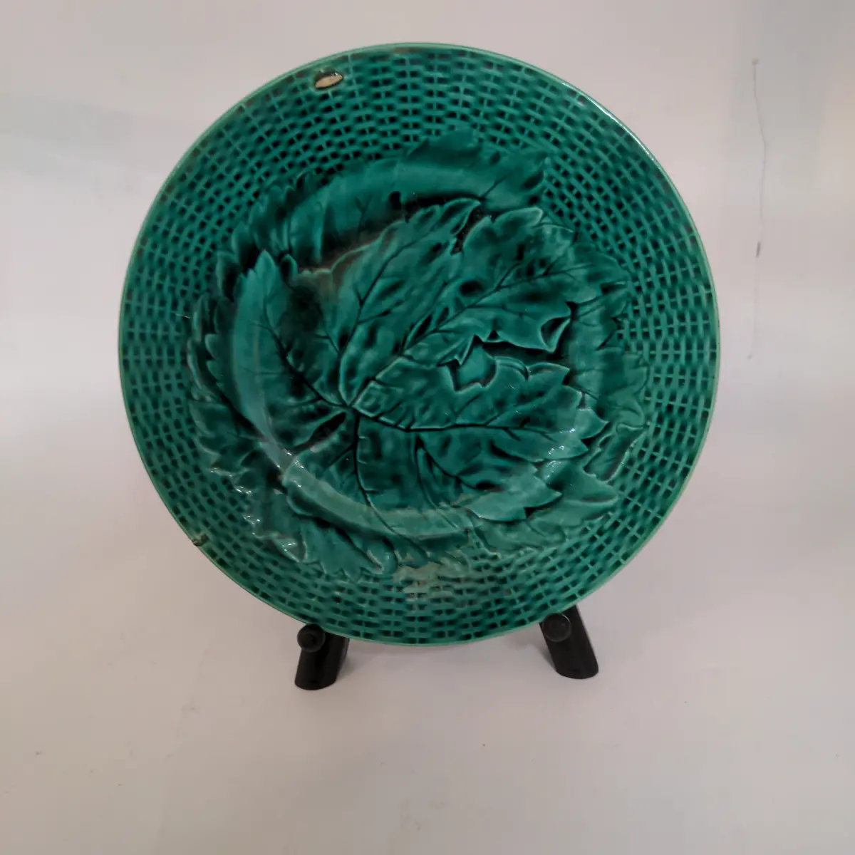 Dark Green Majolica Leaf Plate 1