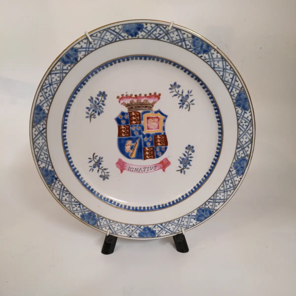 Chinese Decorative Plate With Blue Coat Of Arms 1