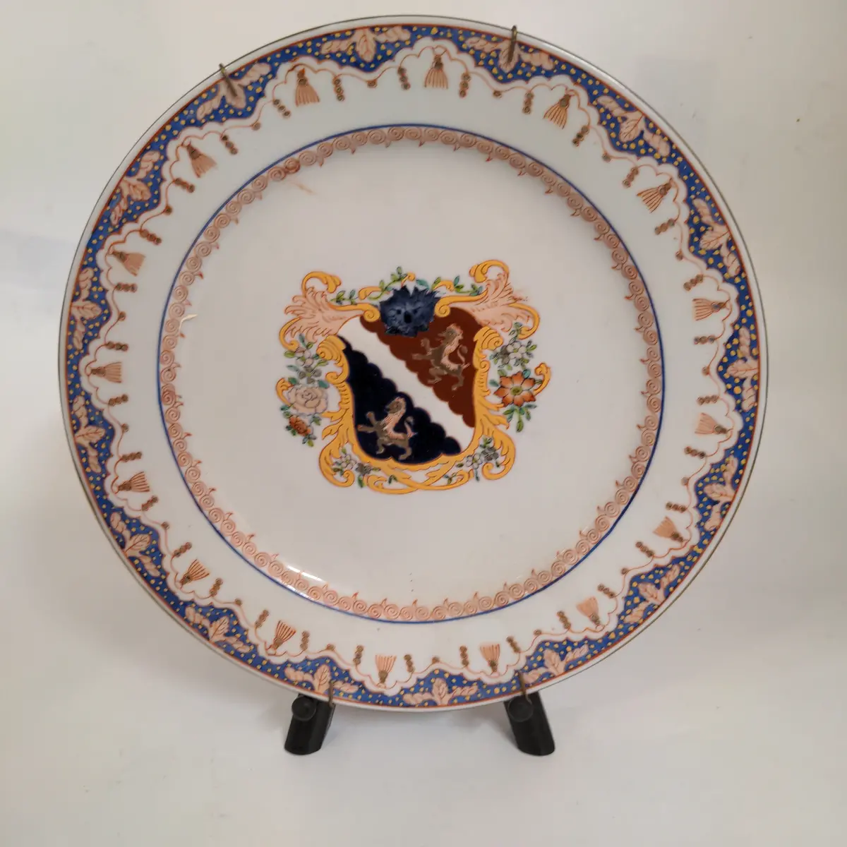 Chinese Decorative Plate With Peach Coat Of Arms 1