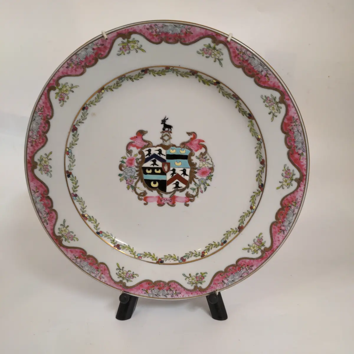 Chinese Decorative Plate With Pink Coat Of Arms 1
