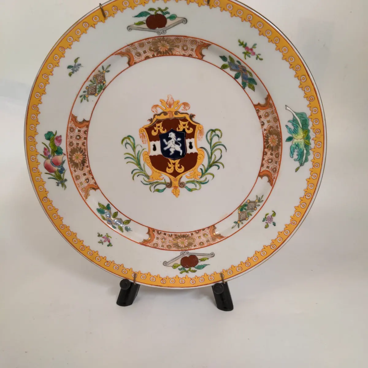 Chinese Decorative Plate With Peach Coat Of Arms 1