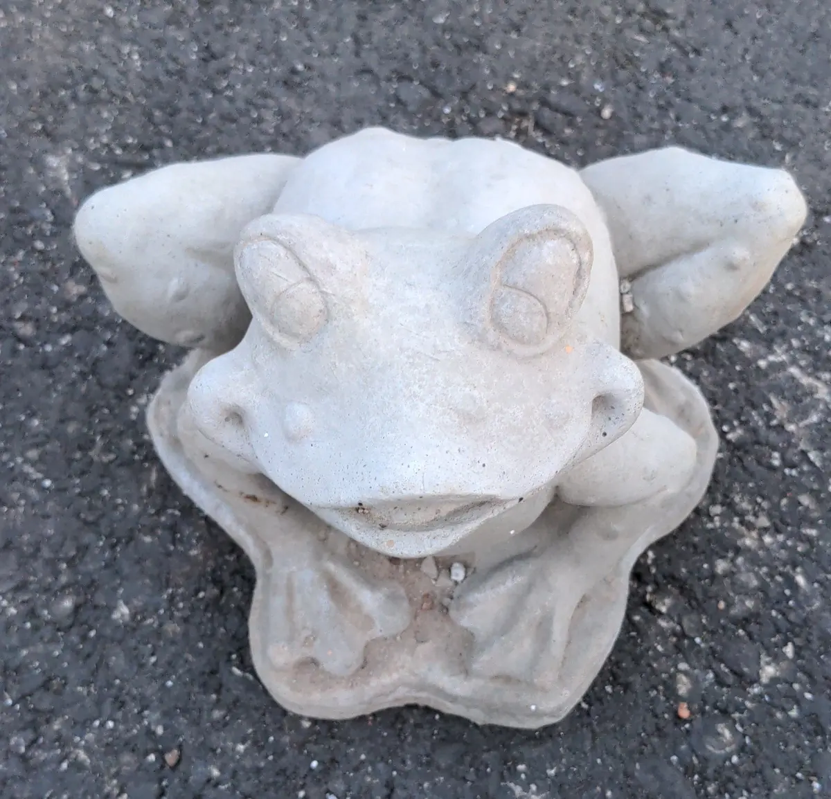 Small Concrete Frog 1