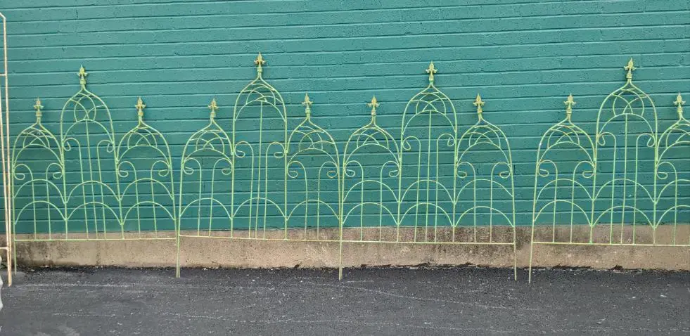 Set Of Four Fences Sections With Three Finials 1