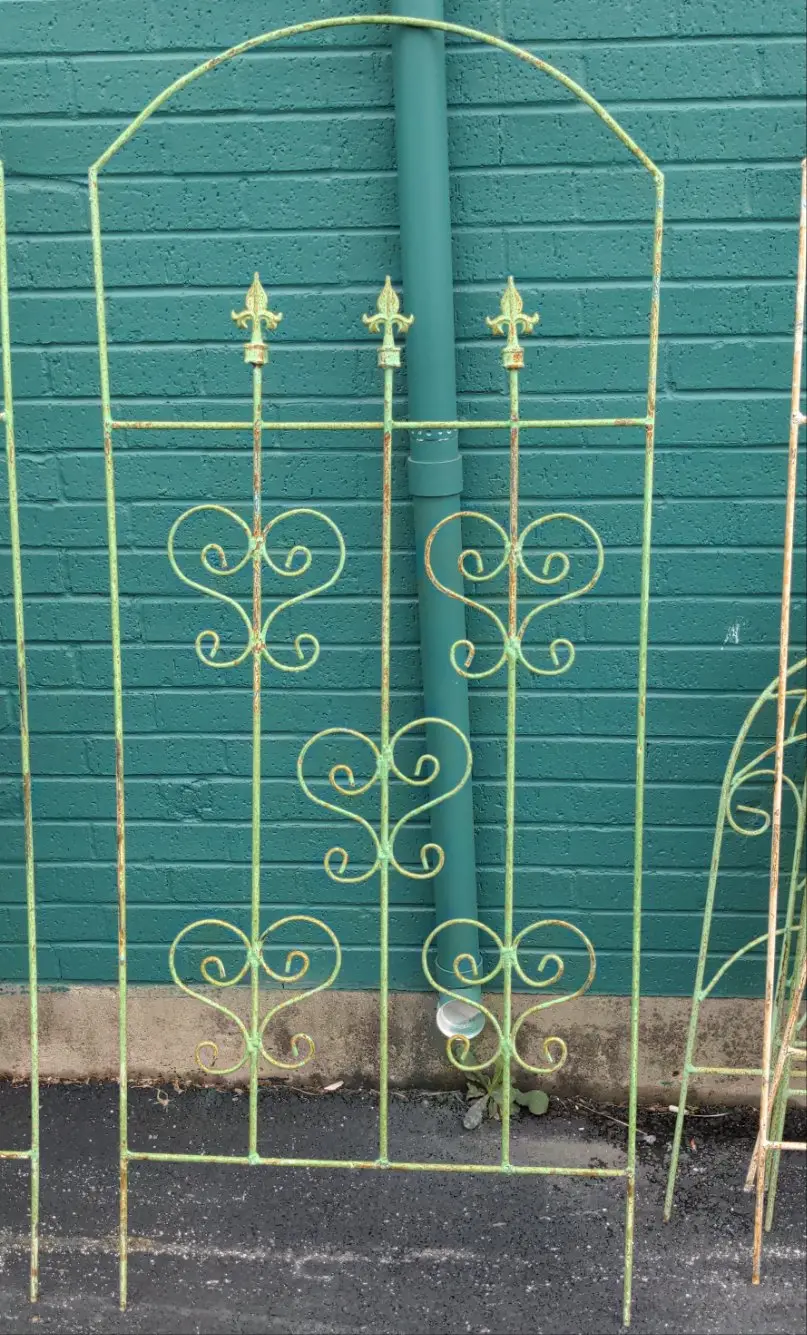 Green Arched Iron Trellis 1