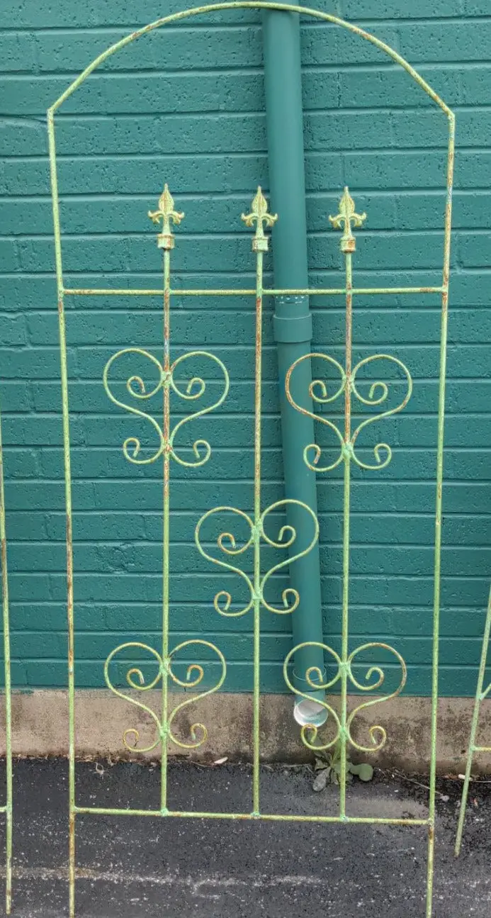Green Iron Trellis Arch 1