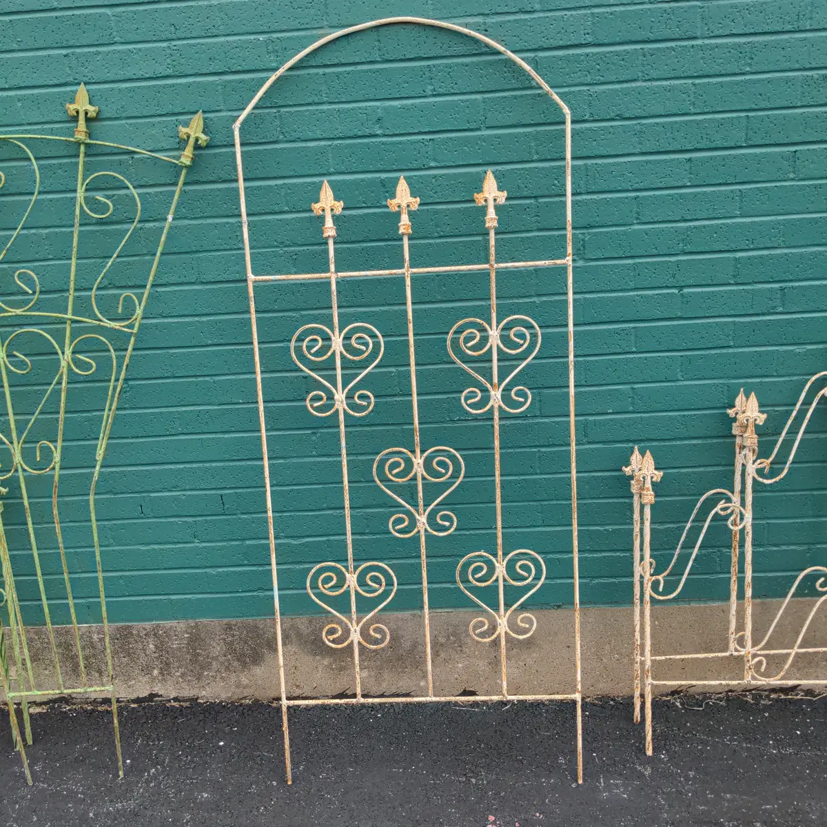 Ivory Arched Iron Trellis 1