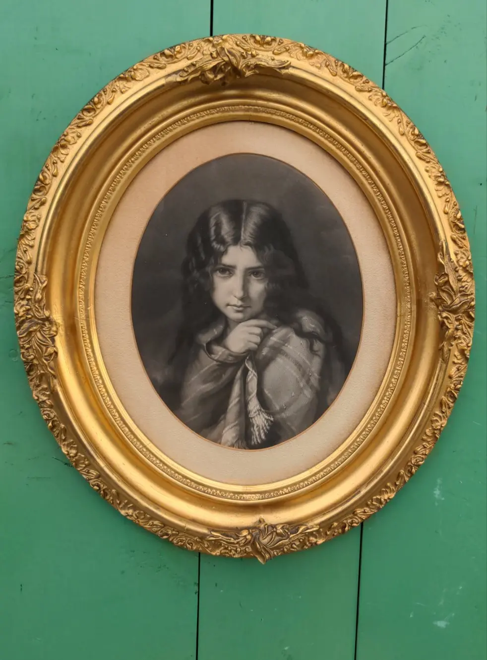 Gilt Oval Frame With Portrait Etching 1