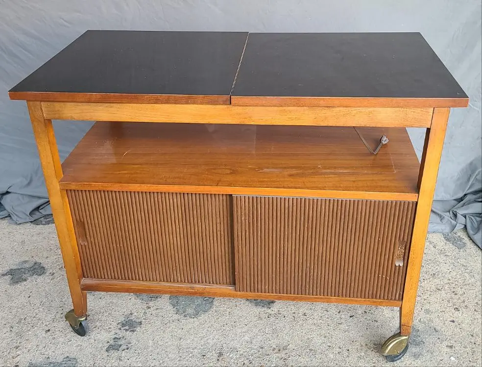 Bar Cart With Sliding Doors And Top 1