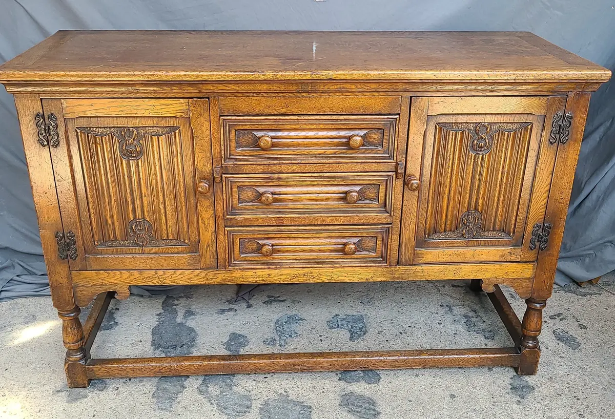 Linenfold Small Oak Server 1