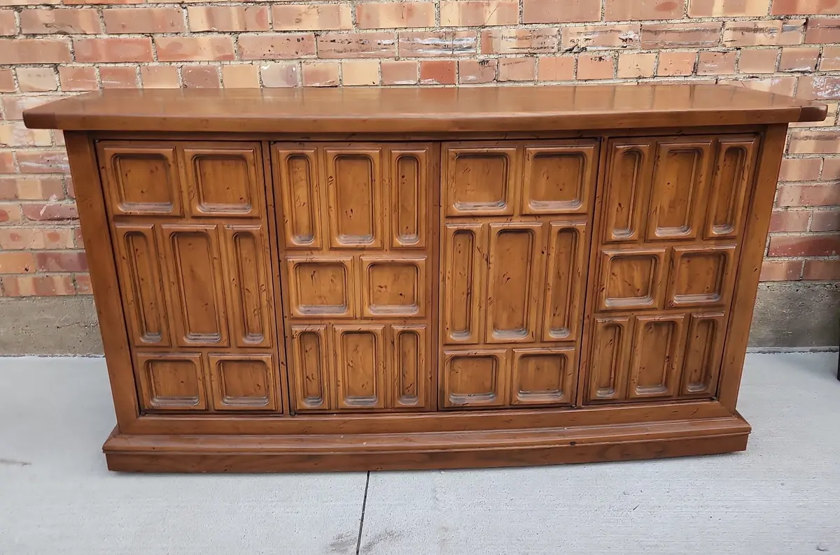 Midcentury Credenza With Panels 1