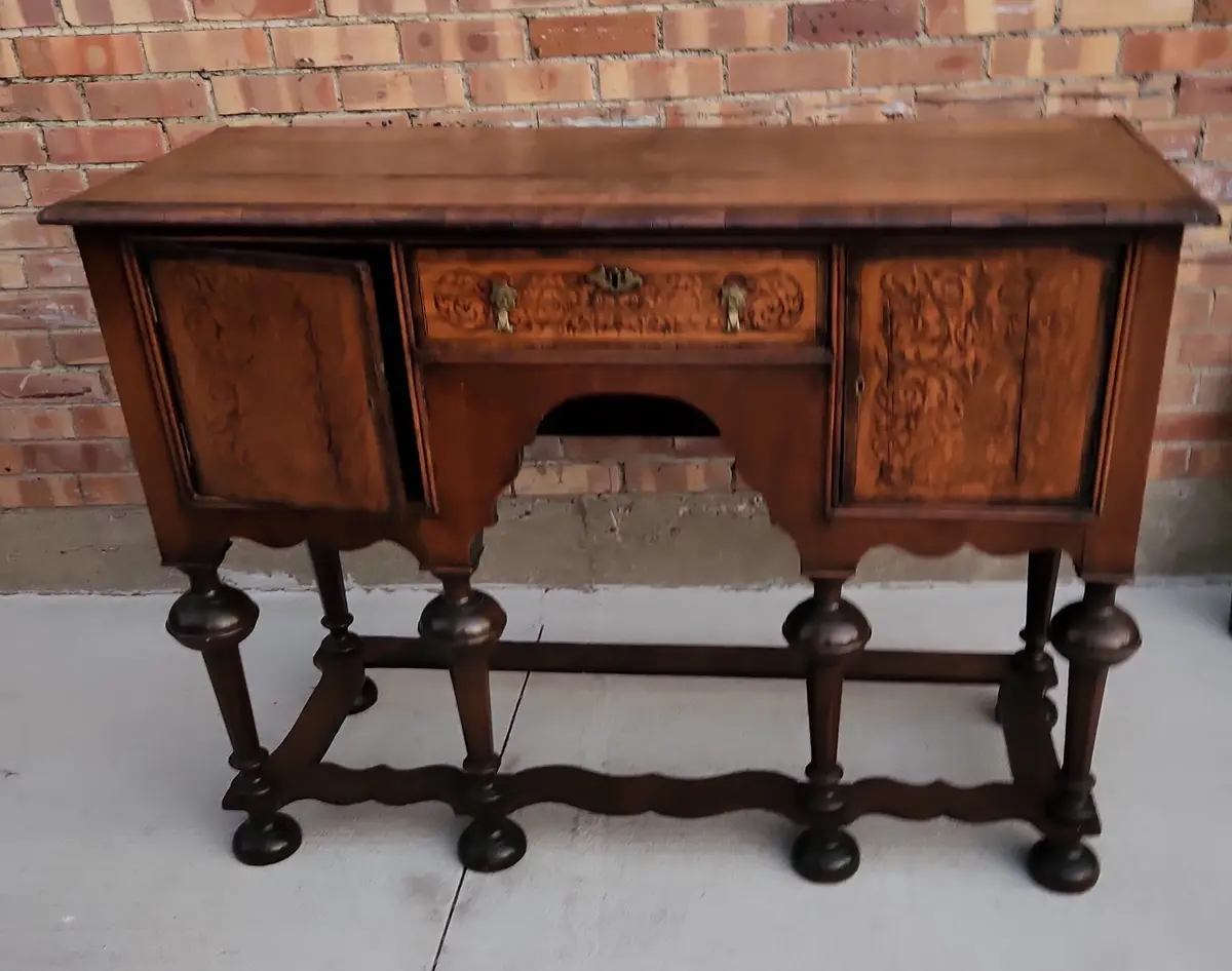 Early William And Mary Server 1