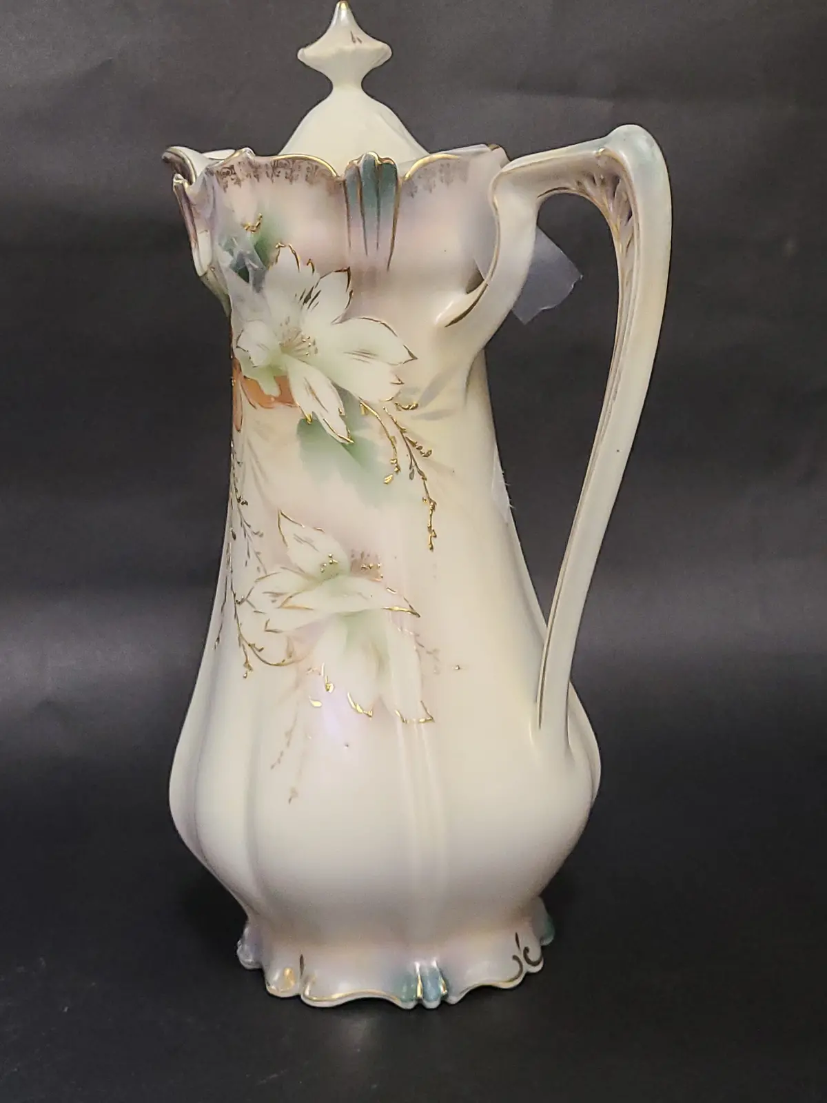 Porcelain Lily Chocolate Pot 1