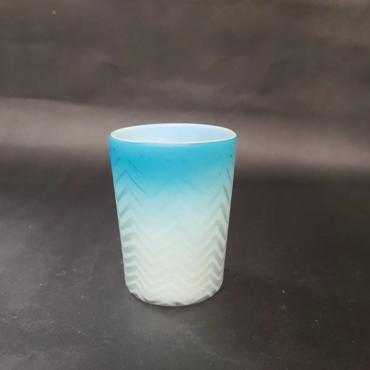 Zig Zag Blue And White Satin Glass Tumbler 1