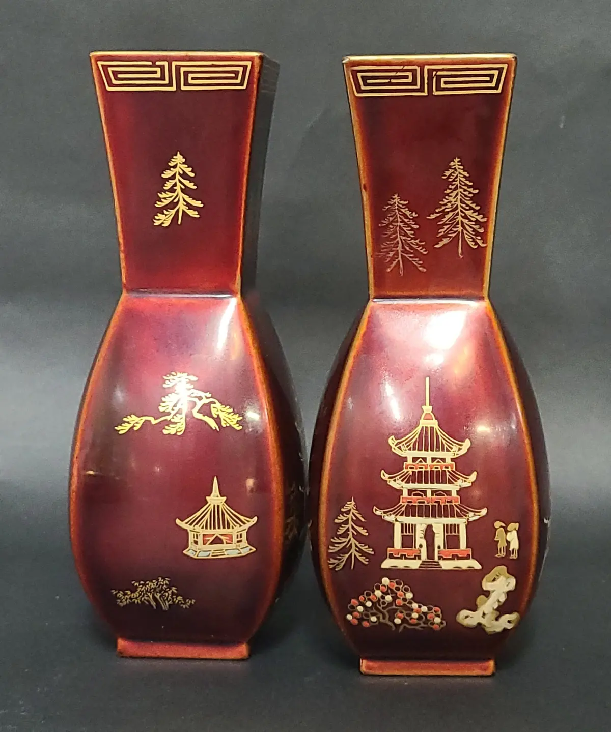 Pair Of Red Chinese Vases With Gold 1