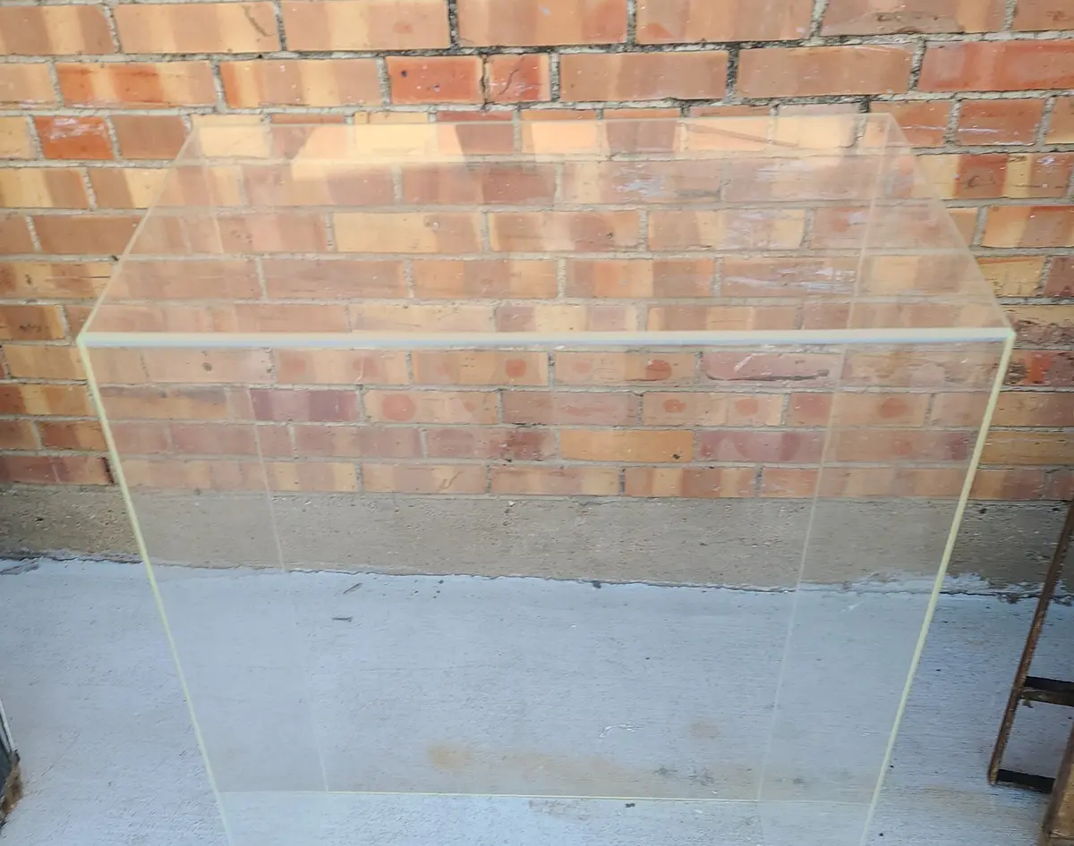 Plexiglass Pedestal 1