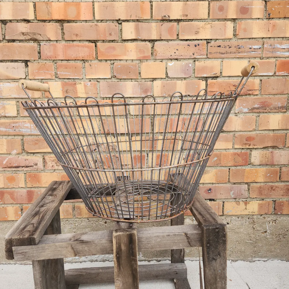 Wire Basket With With Wood Handles 1