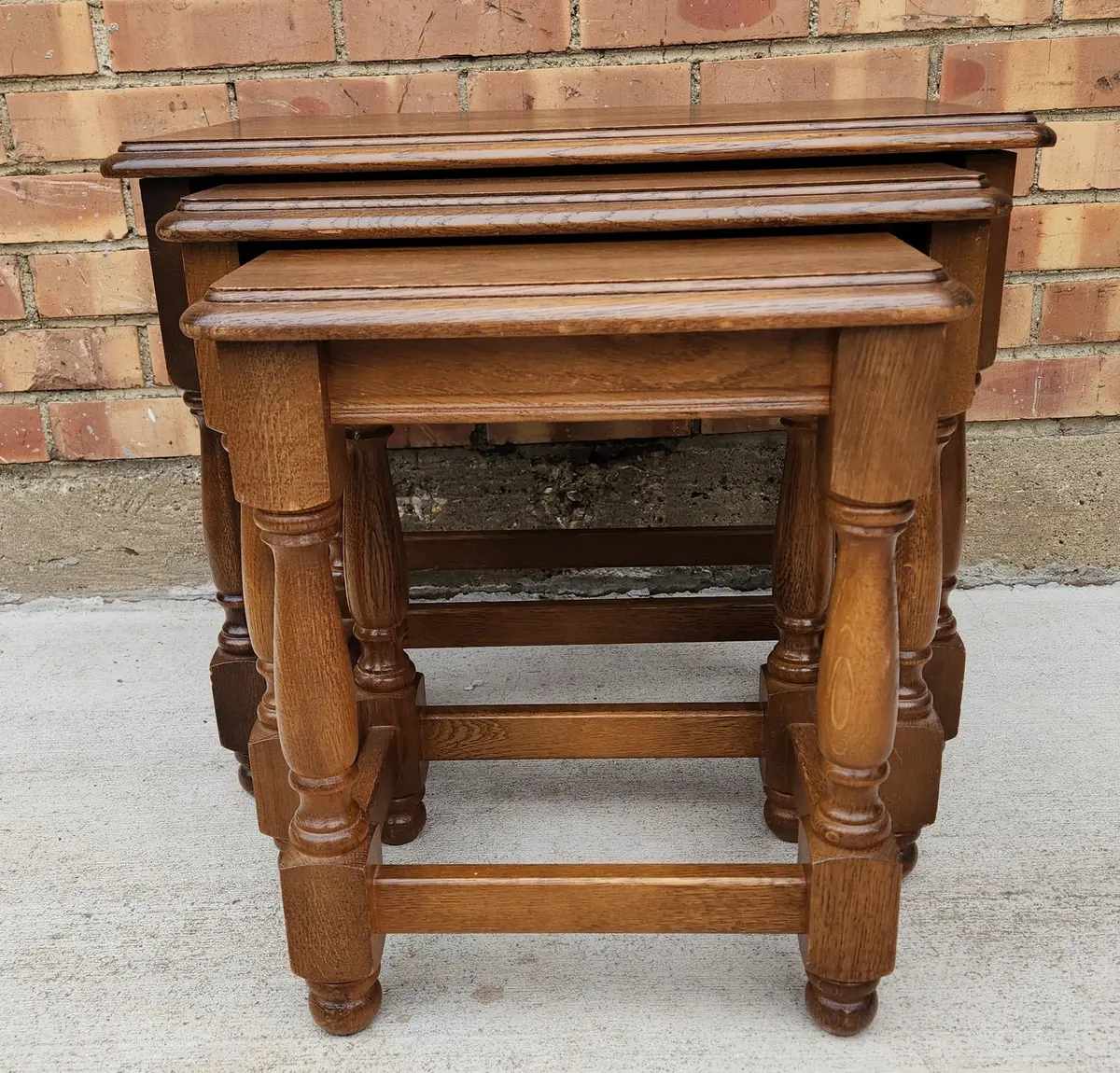 Set Of Three Oak Nesting Tables 1
