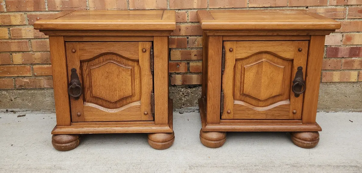Pair Of Rustic Oak Night Stands 1