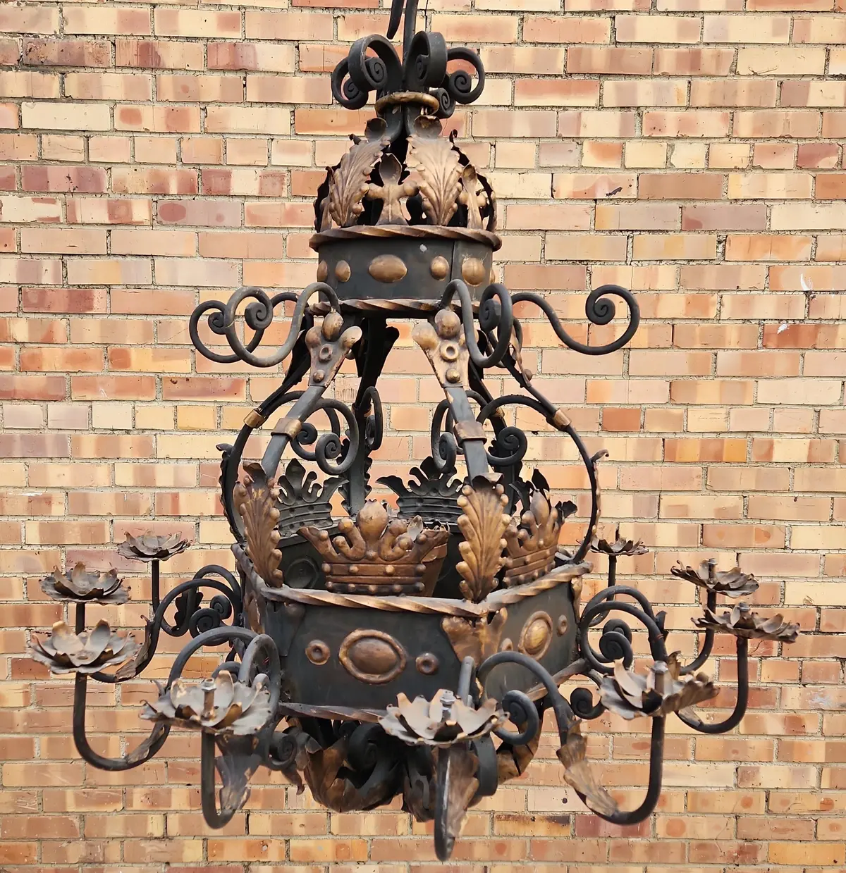 Heavy Iron Crown Chandeler 1
