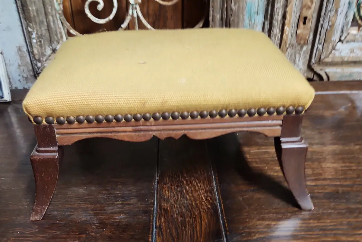Tiny Splay Leg Stool 1