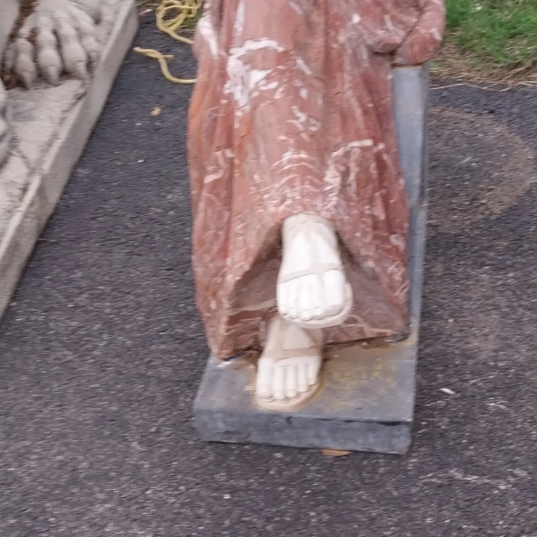 Small Marble Statue Of A Sitting Woman 1