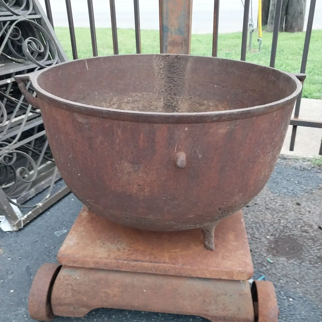 Extra Large Cast Iron Witche's Brew Pot 1