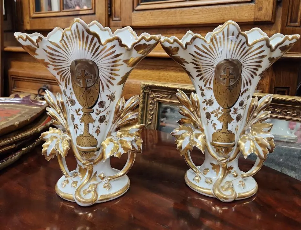 Pair Of Gold And White Old Paris Vases 1