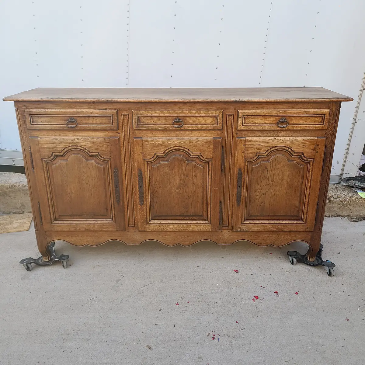 Rustic Oak Pegged Sideboard With Arched Doors 1