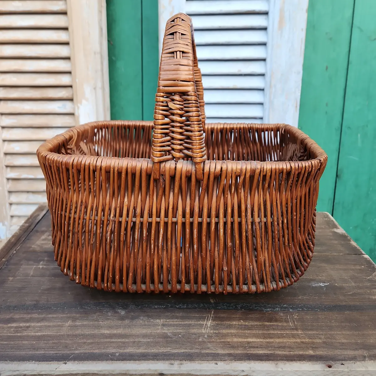 Small Basket With Handle 1