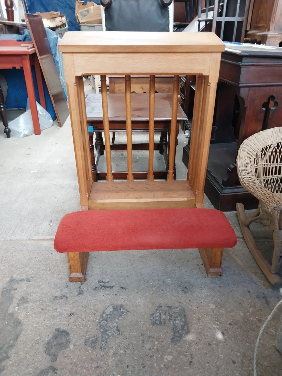 Large Oak Kneeler With Spindles And Red Cushion 1