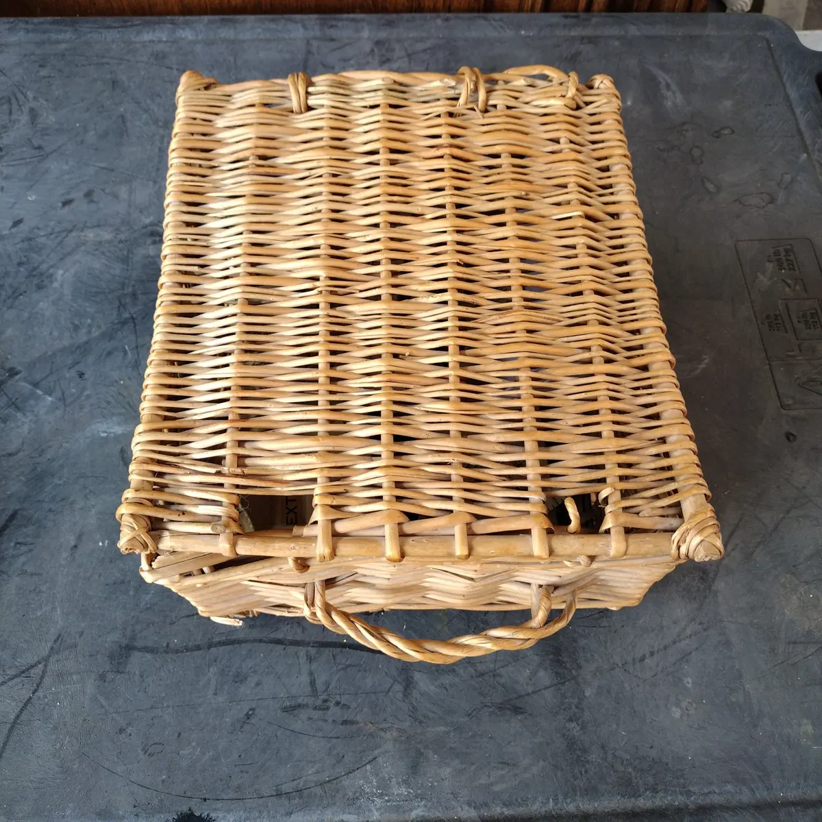 Vintage Rectangular Wicker Basket With Lid 1