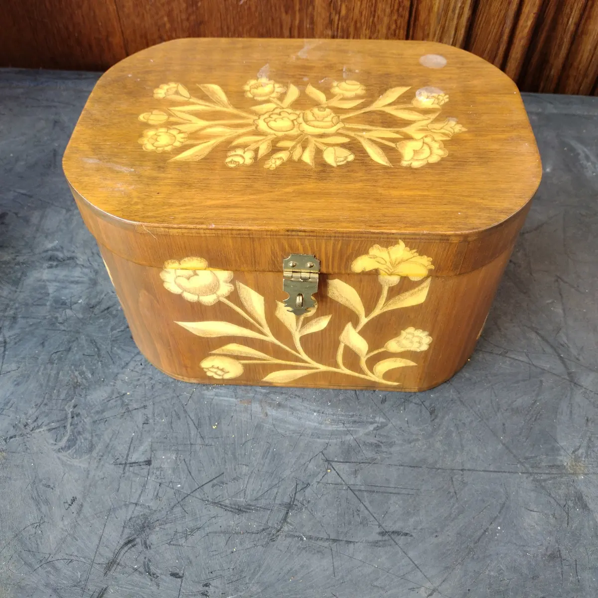 Vintage Oval Wood Box With Floral Decorations 1