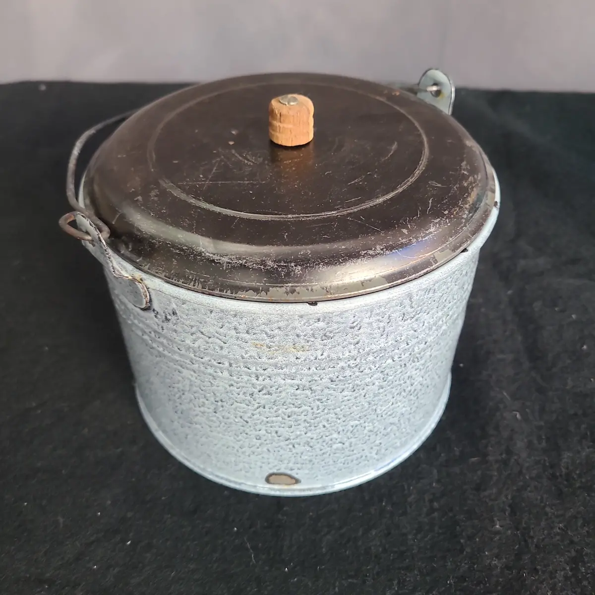 Graniteware  Pail And Lid 1