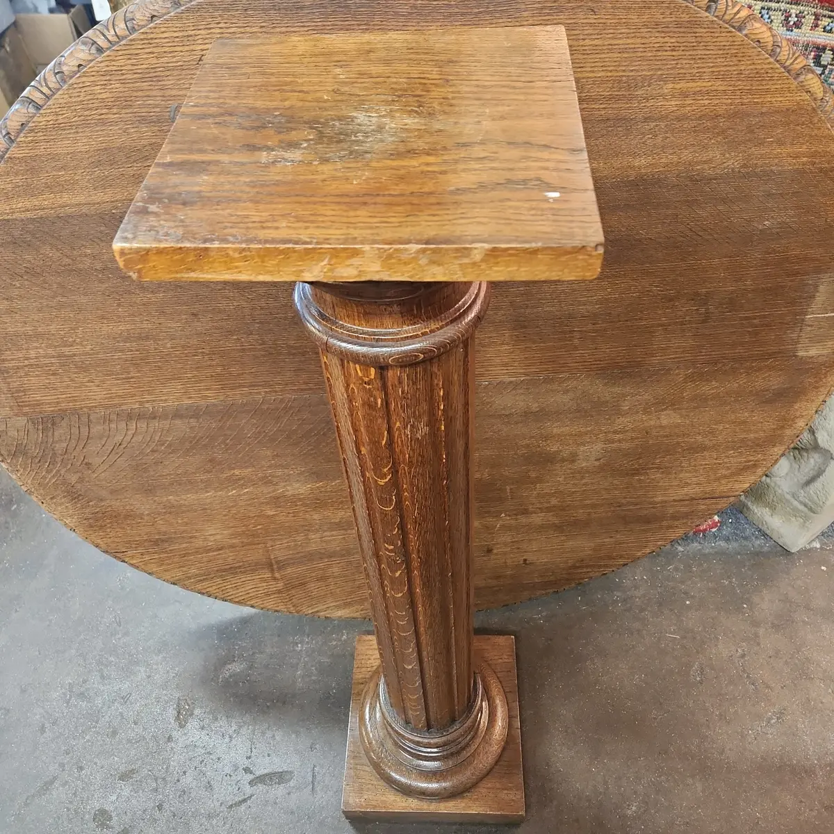 Fluted Oak Pedestal 1