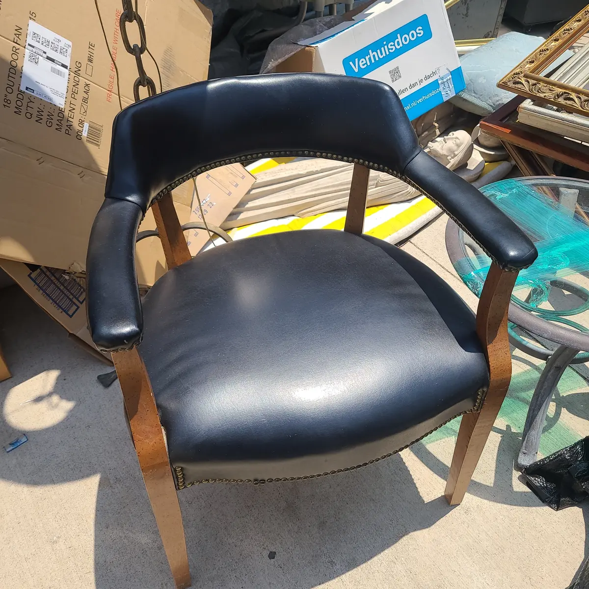 Black Leather Seat With Arms And Back 1