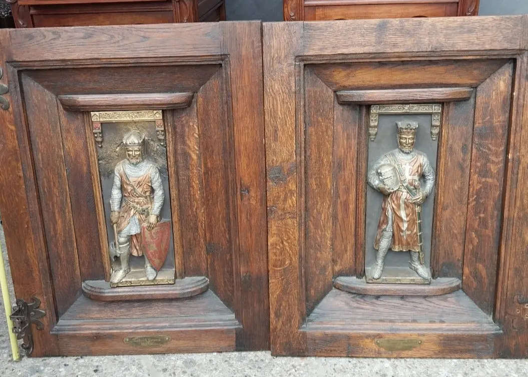 Pair Of Oak Doors With Metal Figures Of King Richard And Robert Bruce 1