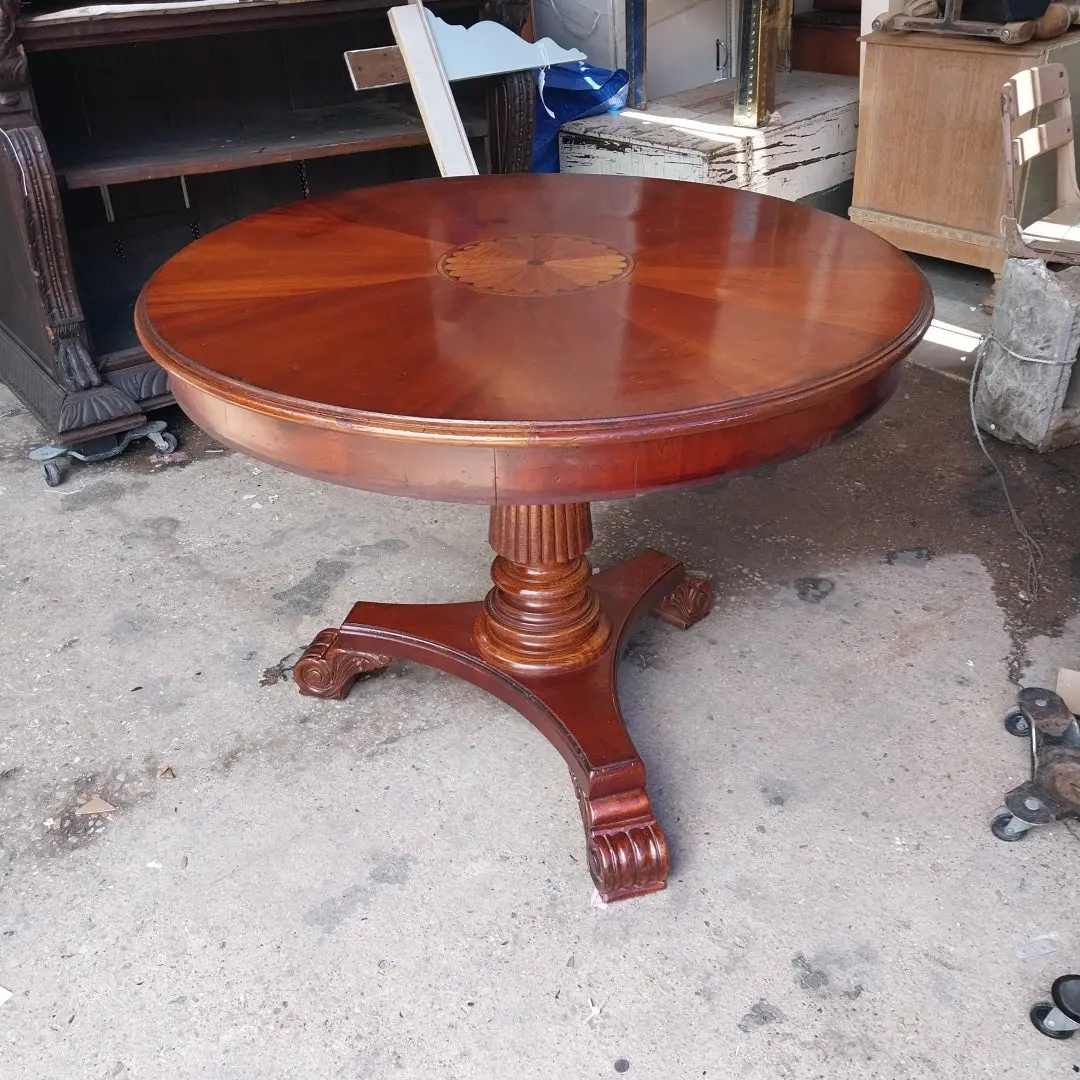 Round Center Table With Inlay Top 1