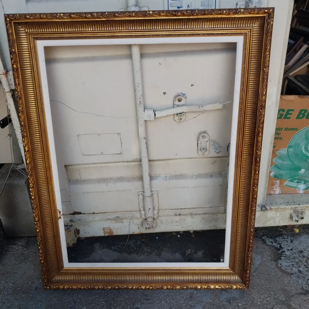 Large Gilt Frame 1