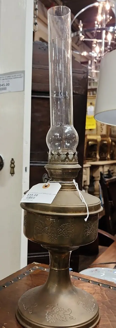 Embossed Leaf Brass Oil Lamp 1