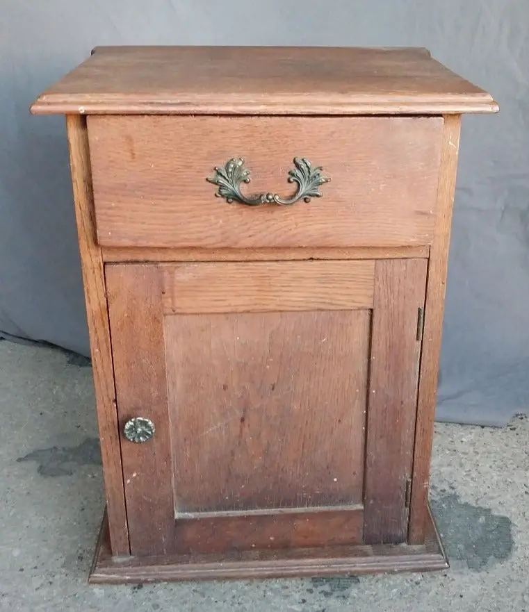 Small Oak Stand With Drawer And Door 1