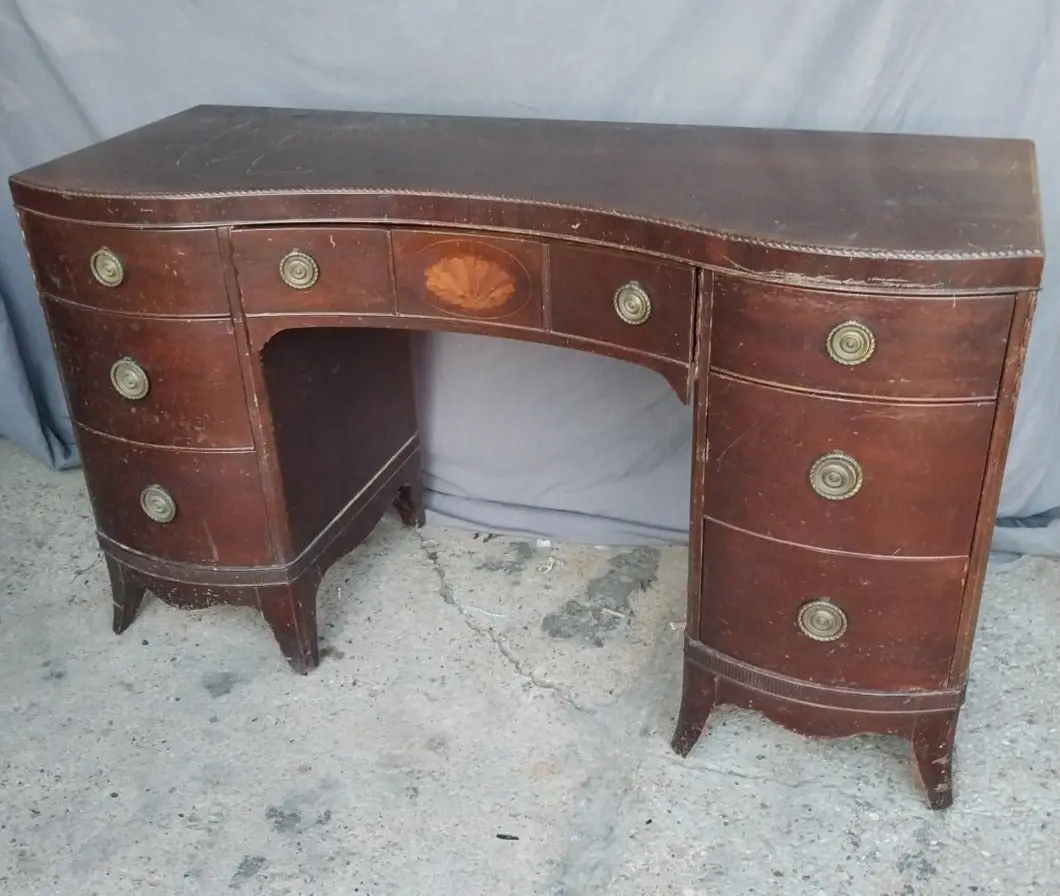 Federal Style Curved Desk 1