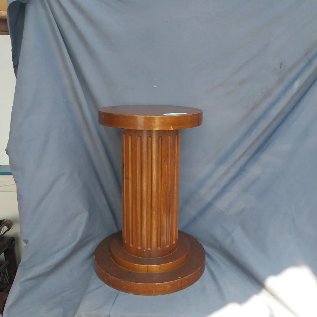 Short Mahogany Column Pesdestal 1