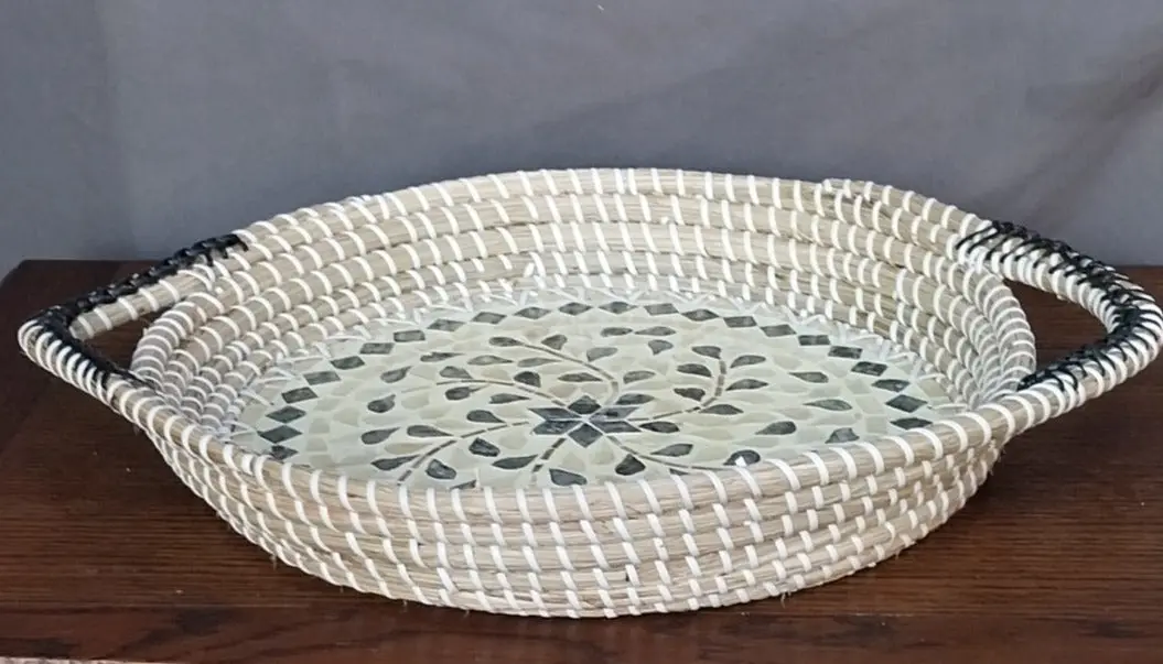 Round Woven Tray With Handles 1