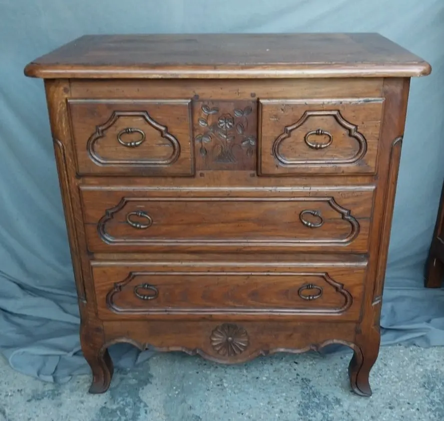 Louis Xv Pegged Oak Commode 1