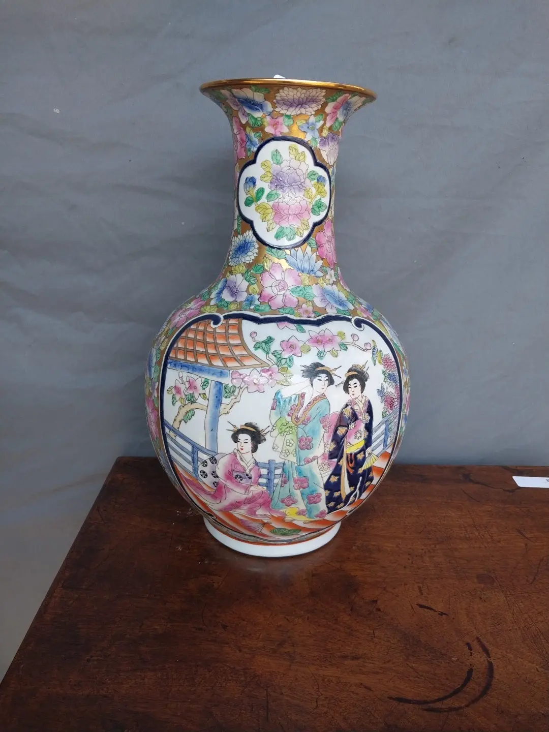 Polychrome Japanese Bulbous Vase With Ladies 1